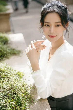王媛可精致优雅写真图片_5