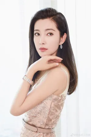 李冰冰裸色纱质长裙性感图片