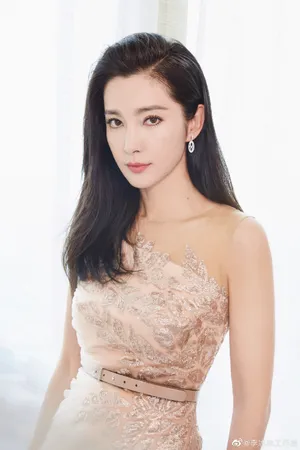 李冰冰裸色纱质长裙性感图片_2