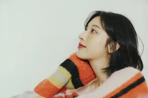 张俪薰衣草妆养眼写真图片