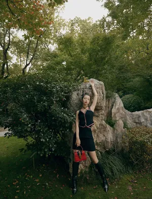 周雨彤性感户外时尚写真图片_5