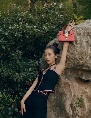 周雨彤性感户外时尚写真图片_8