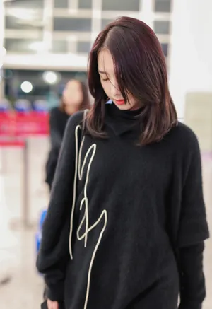孟美岐超A机场街拍照图片_3
