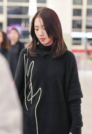 孟美岐超A机场街拍照图片_4