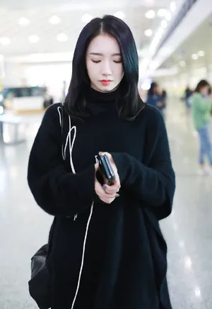 孟美岐超A机场街拍照图片_6