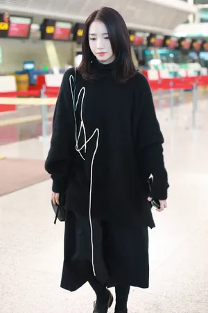 孟美岐超A机场街拍照图片_7