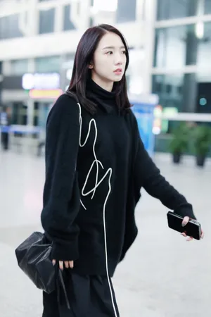 孟美岐超A机场街拍照图片_8