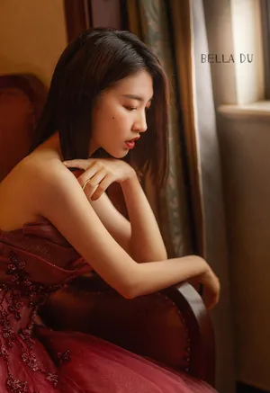 杜雨宸抹胸裙优雅性感写真图片_4