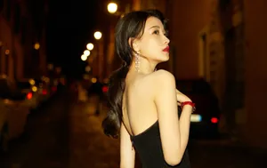 孙怡黑色抹胸礼服性感写真图片_5
