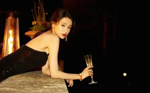 孙怡黑色抹胸礼服性感写真图片_6