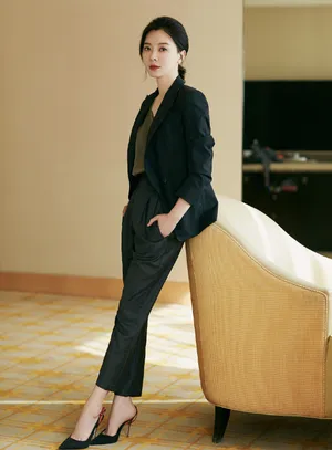 陈数暗纹西装温柔干练写真图片_3