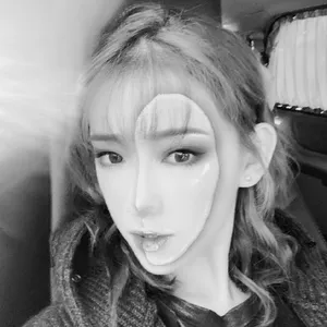 李沐宸万圣节妆容自拍图片