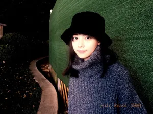 张艺上毛衣私服街拍照图片_2