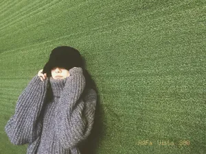 张艺上毛衣私服街拍照图片_5