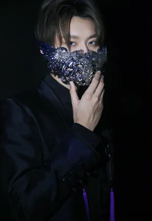 师铭泽中式刺绣长衫帅气图片