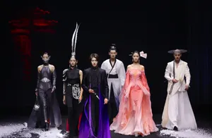 师铭泽中式刺绣长衫帅气图片_4