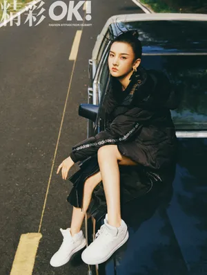 宋祖儿秋日车拍大片写真图片