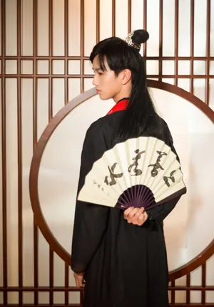 TF家族敖子逸古风帅气写真图片_1