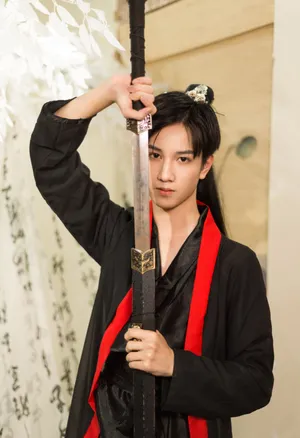 TF家族敖子逸古风帅气写真图片_5