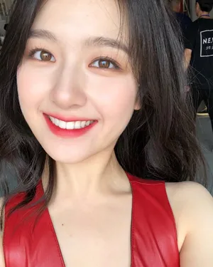 李兰迪红唇性感写真图片_3