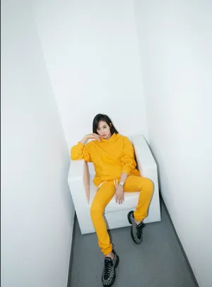 宋茜运动卫衣性感写真图片