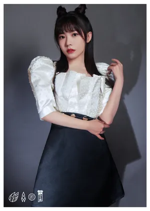 火箭少女101黑白酷飒写真图片_5