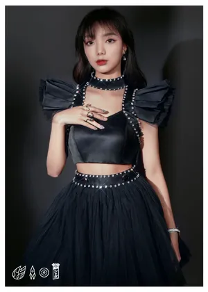 火箭少女101黑白酷飒写真图片_8