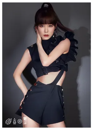 火箭少女101黑白酷飒写真图片_9