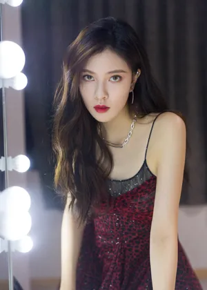 宋妍霏甜美性感综艺图片_2