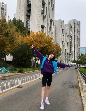 张俪活力运动街拍图片