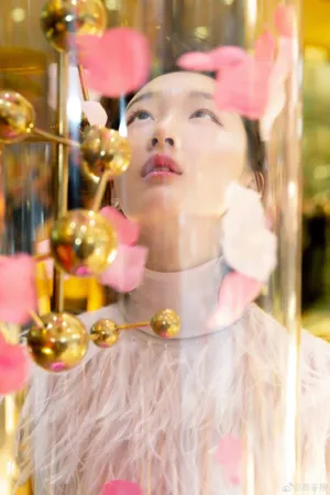 周冬雨粉嫩性感品牌活动图片_3