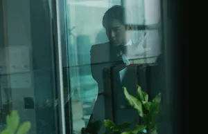 张若昀沉稳帅气西装写真图片_7