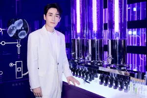 朱一龙白色西装品牌活动图片_3
