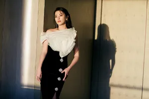 张雨绮黑白斜肩礼服优雅写真图片_5