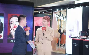 任嘉伦卡其色休闲西装帅气图片