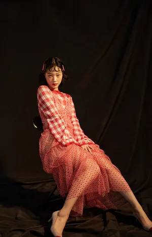 何杜娟时尚妩媚写真图片_5