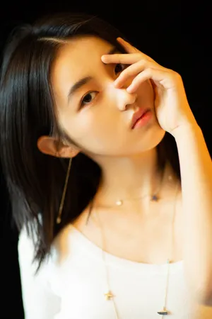 张子枫朦胧光影写真图片_5
