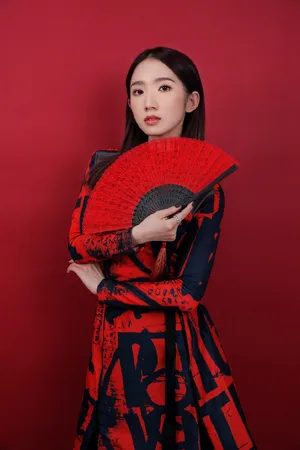 孟美岐中国风时尚写真图片_4