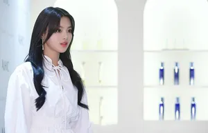 杨超越长发白裙品牌活动图片_2