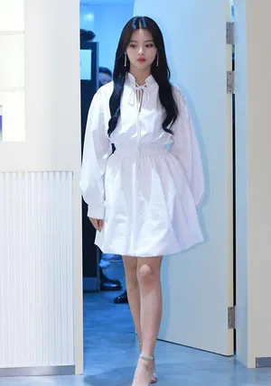 杨超越长发白裙品牌活动图片_4