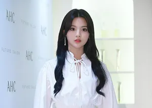 杨超越长发白裙品牌活动图片_7