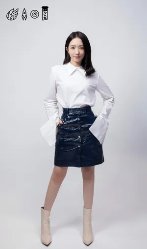 孟美岐皮裙性感写真图片_2