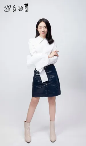 孟美岐皮裙性感写真图片_3