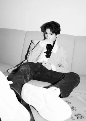 罗云熙精致帅气写真图片