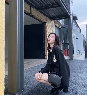 周雨彤清新甜酷街拍图片_4