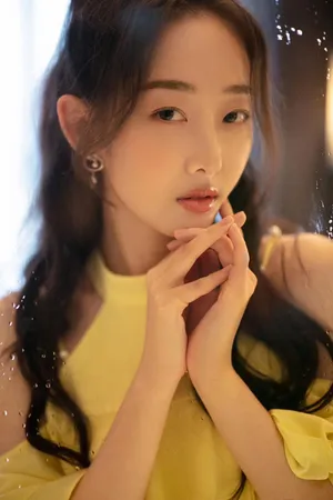 蒋梦婕黄裙半马尾少女系甜美图片_3