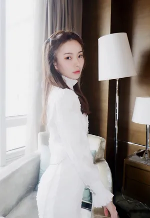 陈卓璇甜美气质写真图片_2