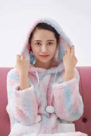 姜珮瑶甜美俏皮写真图片