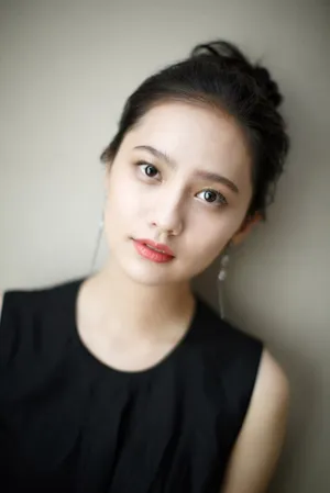 姜珮瑶简约大气活动照图片_2