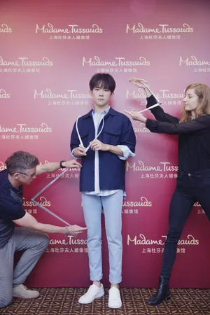 易烊千玺上海杜莎夫人蜡像馆图片_3